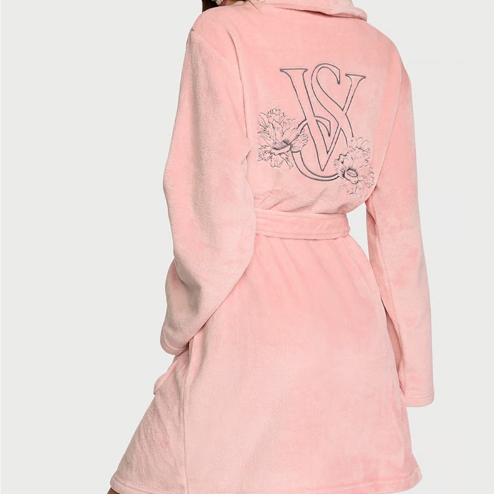 Victoria Secret Short Plush Robe Hot Pink new in Package